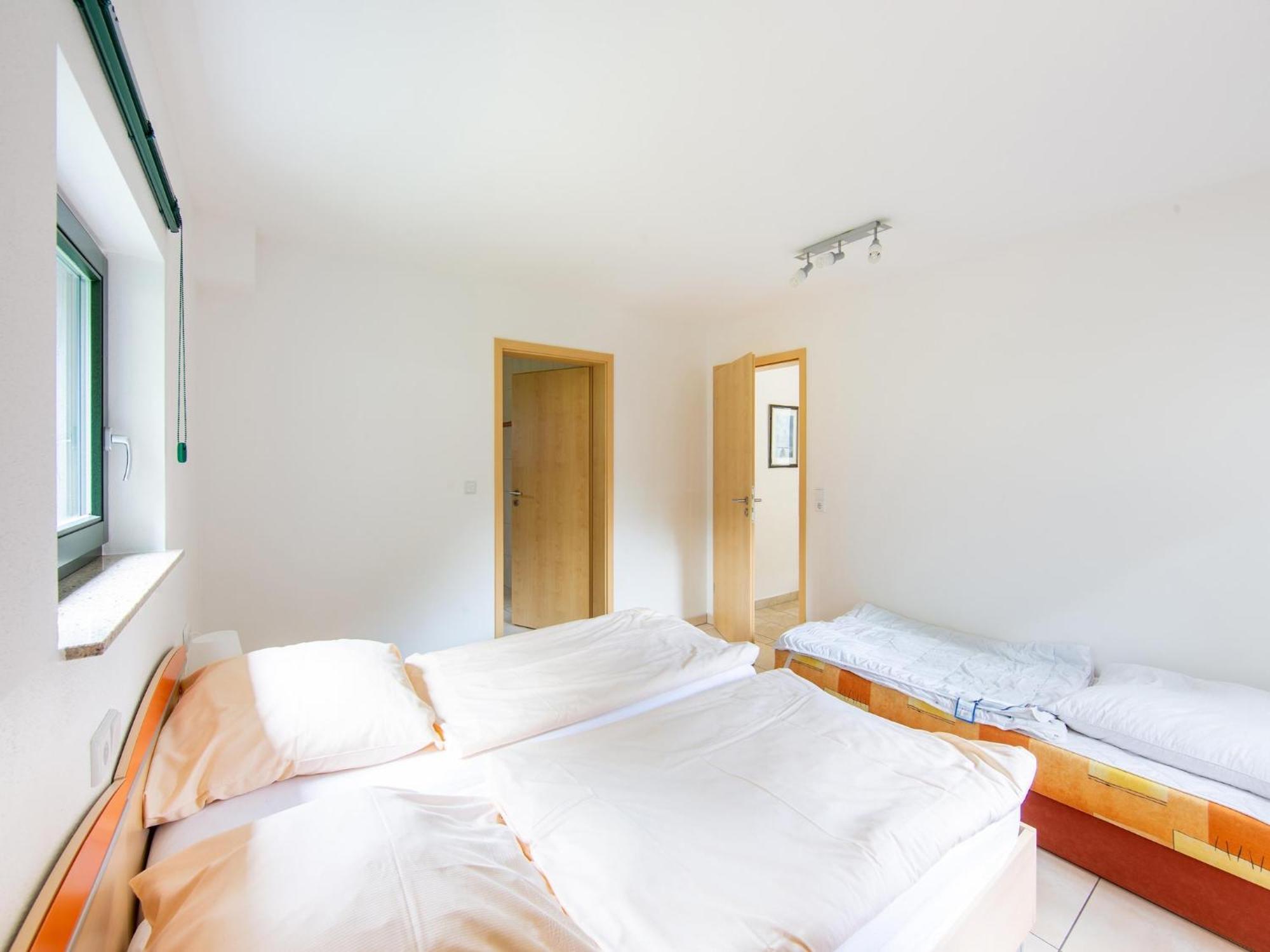 Spacious Semi Detached House With Wood Stove Located Directly On The Rennsteig Eisfeld Exterior foto